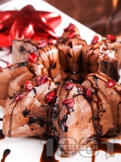 Шоколадова звезда - коледен кейк / кекс с шоколад, какао и топинг - снимка на рецептата